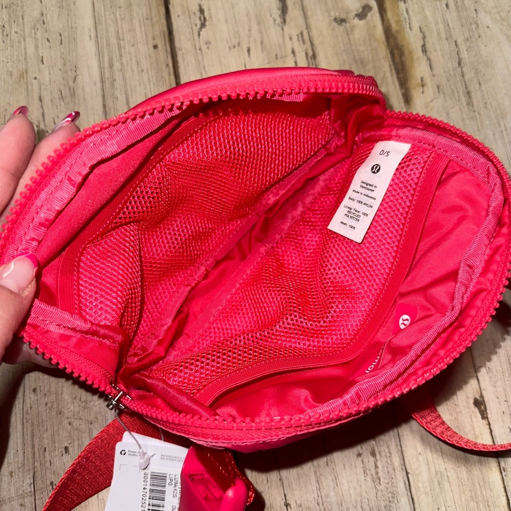 Lululemon Everywhere Belt Bag 1L Lip Gloss New with Tags - Picture 4 of 6
